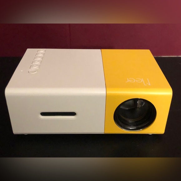Portable Mini LED Projector LED LCD Mini Video Projector - White/yellow - Picture 2 of 5